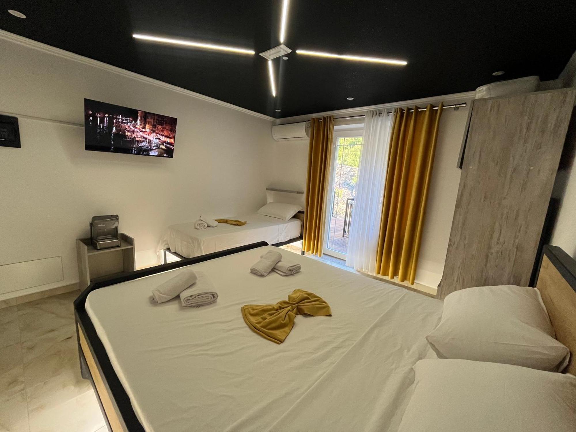 Hotel Davids Koman ภายนอก รูปภาพ