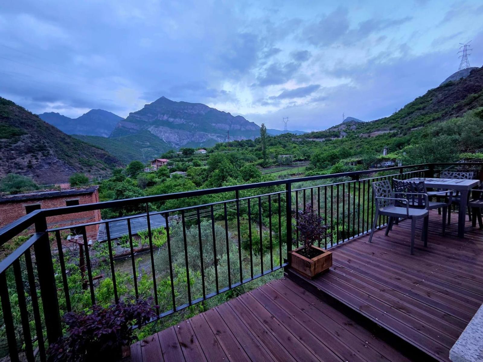 Hotel Davids Koman ภายนอก รูปภาพ